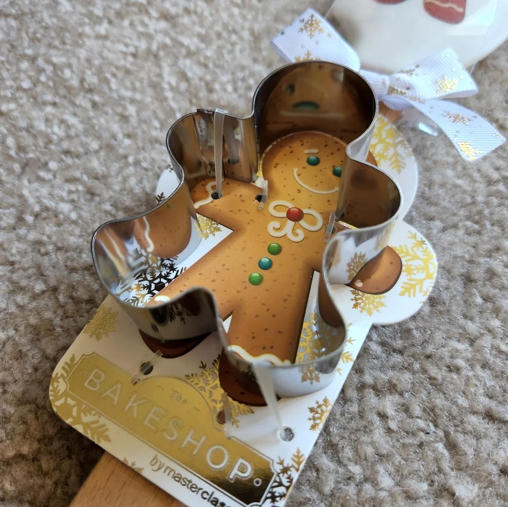 Christmas Gingerbread Man Spatula And Cookie Cutter NWT